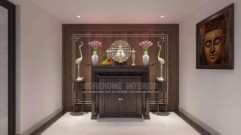 Điểm đáng chú ý trong mẫu thiết kế nội thất phòng thờ thờ Phật Quan Âm là tấm gỗ ốp lung phòng thờ với trọng tâm được khắc chữ Thọ tọa điểm nhấn tinh tế. Tấm gỗ ốp tường này thường được ốp kín mặt bức tường điểm tựa phòng thờ. Bên cạnh đó chủ nhà có thể chọn trang trí thêm họa tiết tạo nét đẹp trang trọng cho phòng thờ